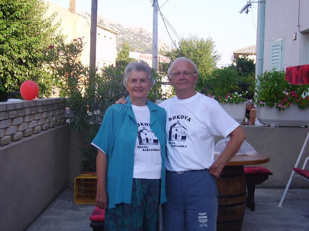Guest House Darinka Draga Bašćanska Bagian luar foto