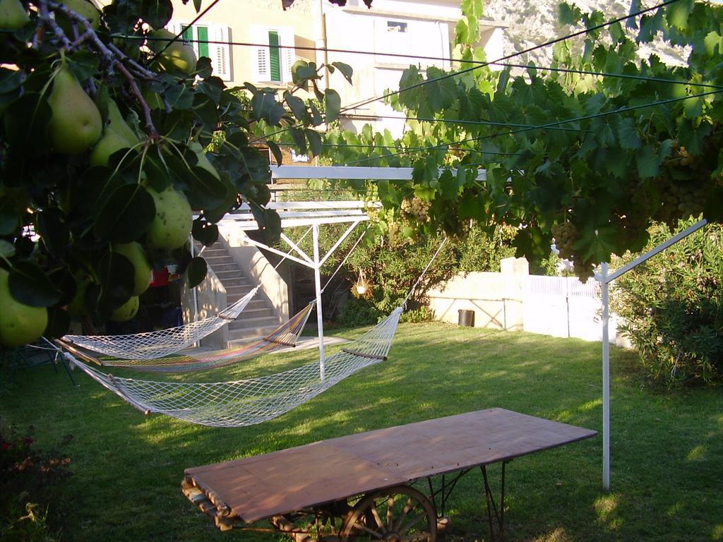 Guest House Darinka Draga Bašćanska Bagian luar foto